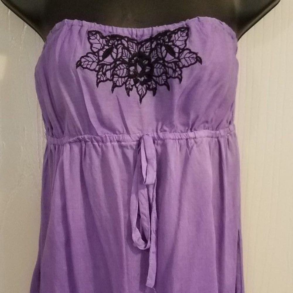 NEW  Strapless DRESS with embroidery design.. SIZE XL